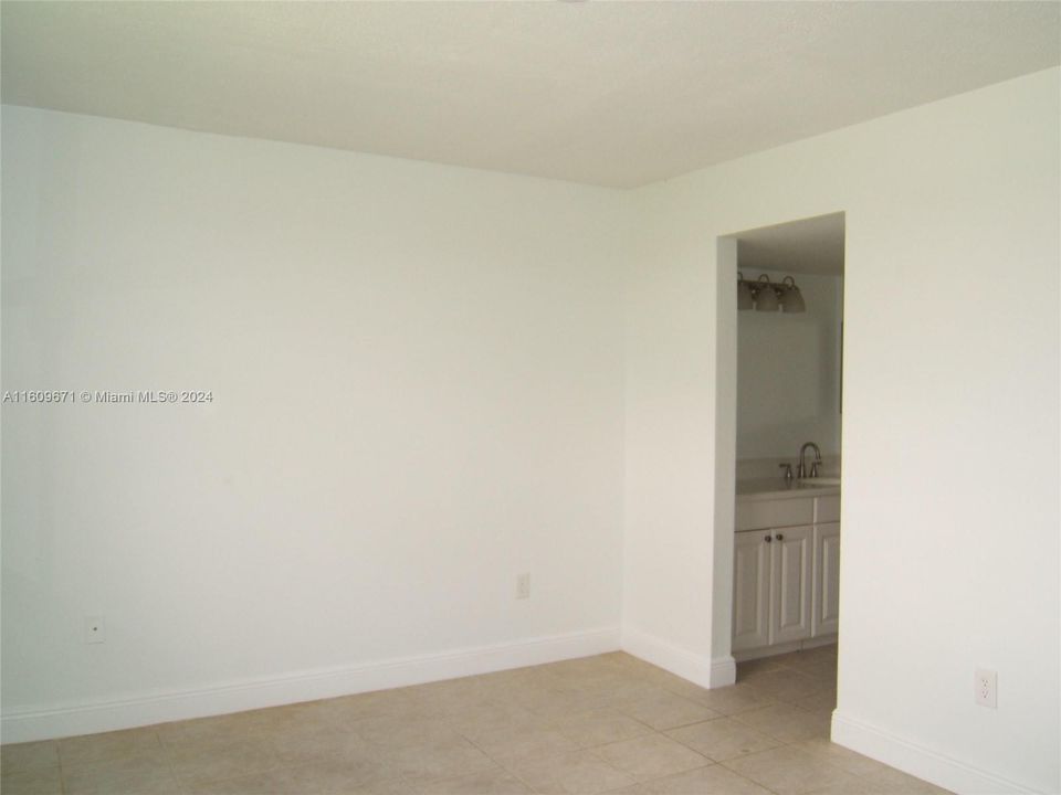 For Rent: $2,350 (3 beds, 2 baths, 1195 Square Feet)