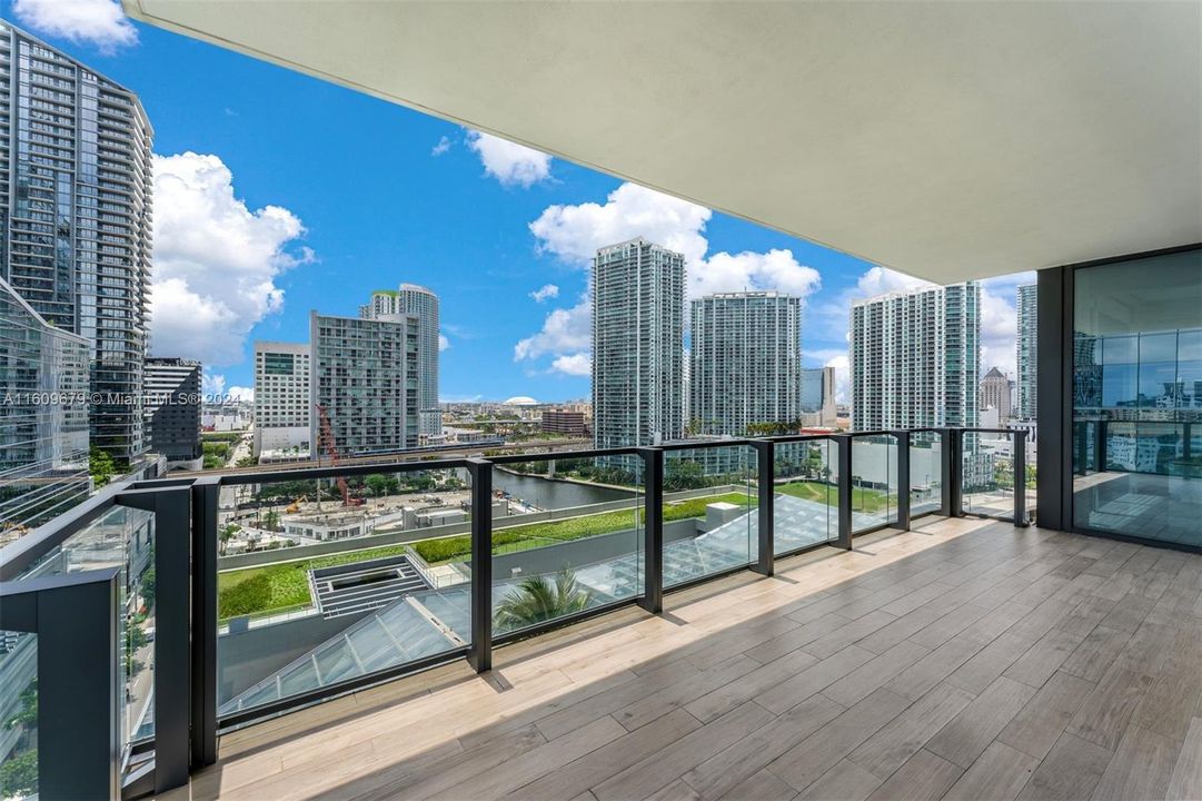 For Sale: $1,070,000 (2 beds, 2 baths, 1265 Square Feet)