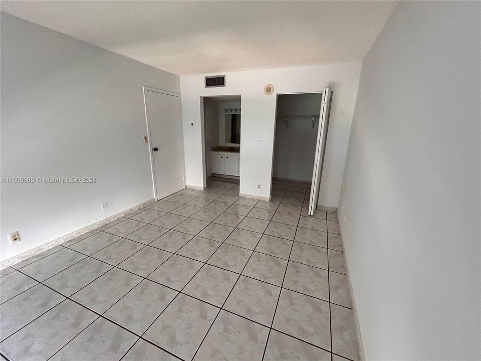 For Rent: $1,850 (1 beds, 1 baths, 767 Square Feet)