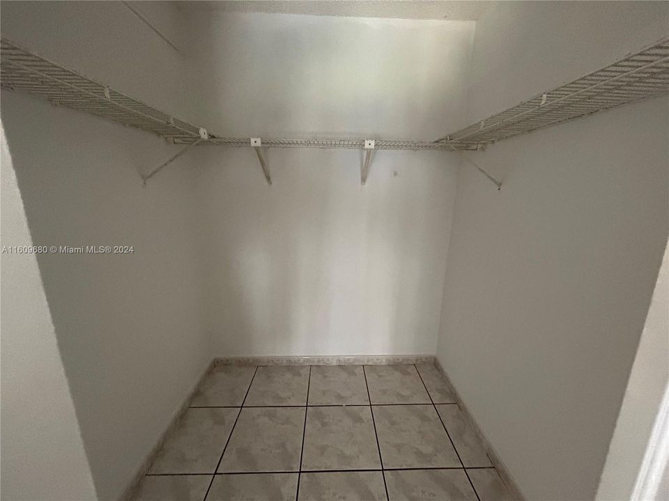 For Rent: $1,850 (1 beds, 1 baths, 767 Square Feet)