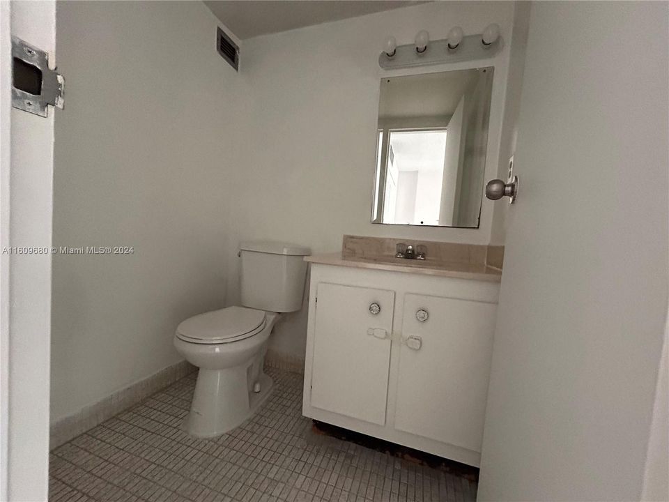 For Rent: $1,850 (1 beds, 1 baths, 767 Square Feet)