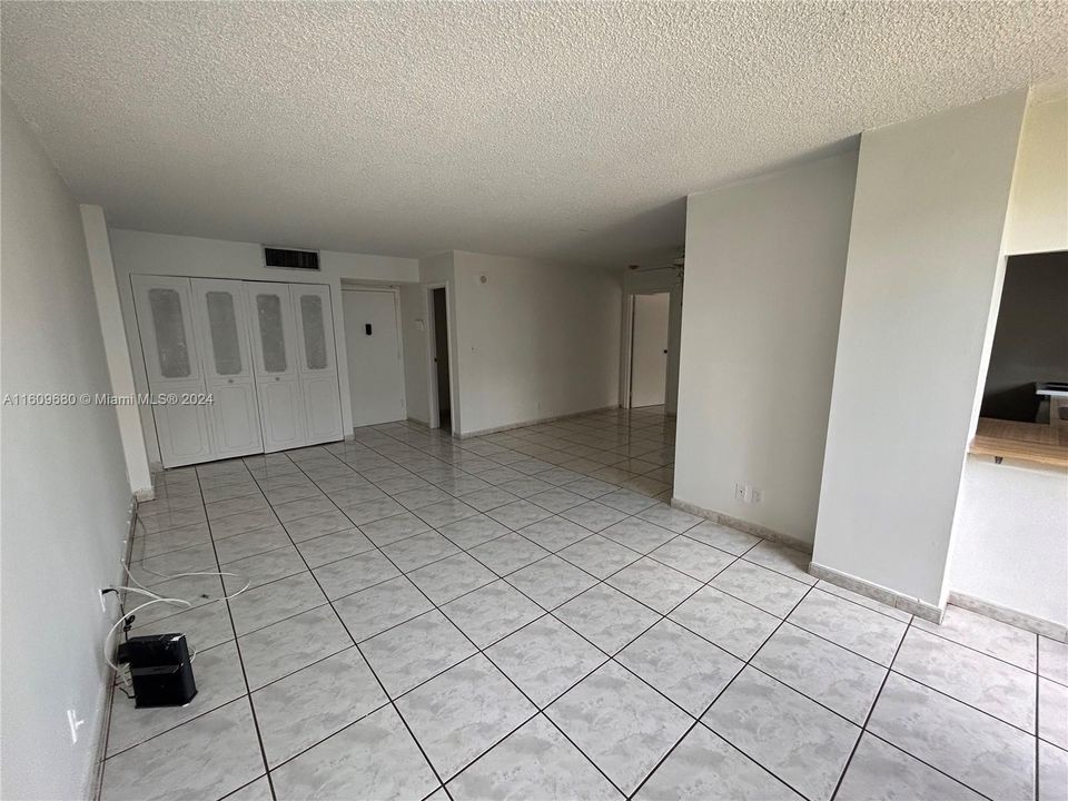 For Rent: $1,850 (1 beds, 1 baths, 767 Square Feet)