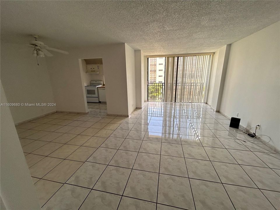 For Rent: $1,850 (1 beds, 1 baths, 767 Square Feet)