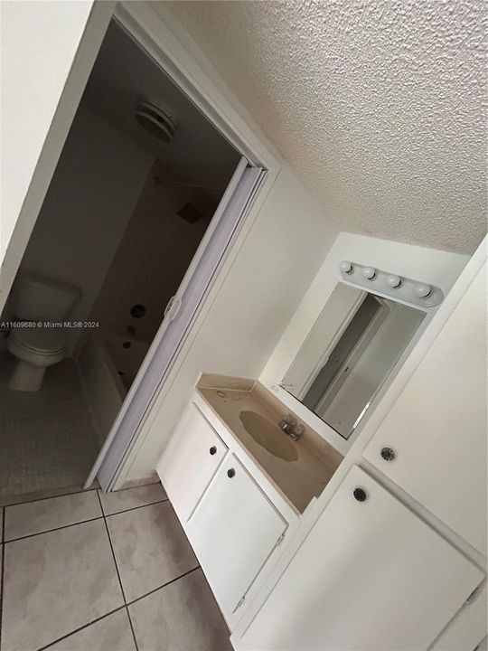 For Rent: $1,850 (1 beds, 1 baths, 767 Square Feet)