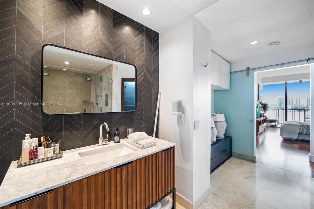 For Sale: $1,500,000 (1 beds, 1 baths, 1030 Square Feet)