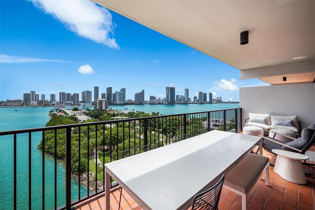 For Sale: $1,500,000 (1 beds, 1 baths, 1030 Square Feet)