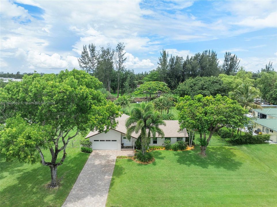 For Sale: $1,150,000 (3 beds, 2 baths, 1786 Square Feet)