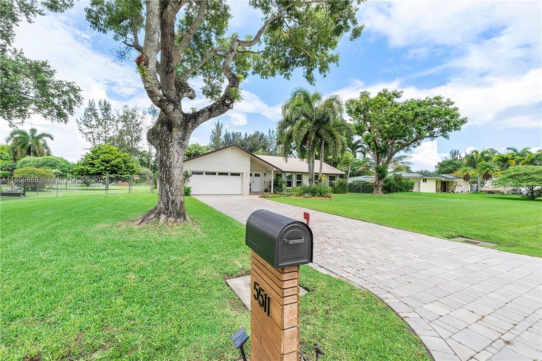 For Sale: $1,150,000 (3 beds, 2 baths, 1786 Square Feet)