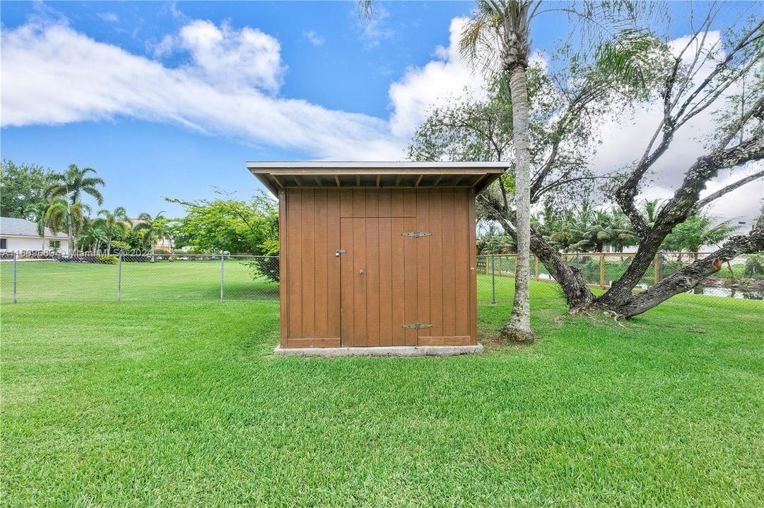 For Sale: $1,150,000 (3 beds, 2 baths, 1786 Square Feet)