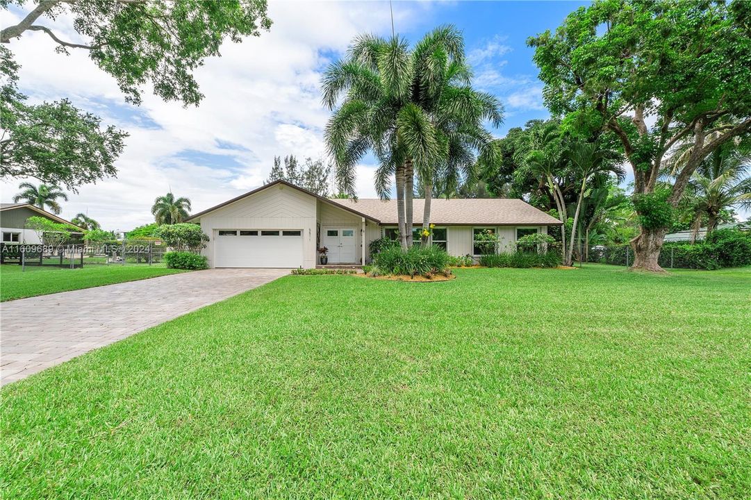 For Sale: $1,150,000 (3 beds, 2 baths, 1786 Square Feet)