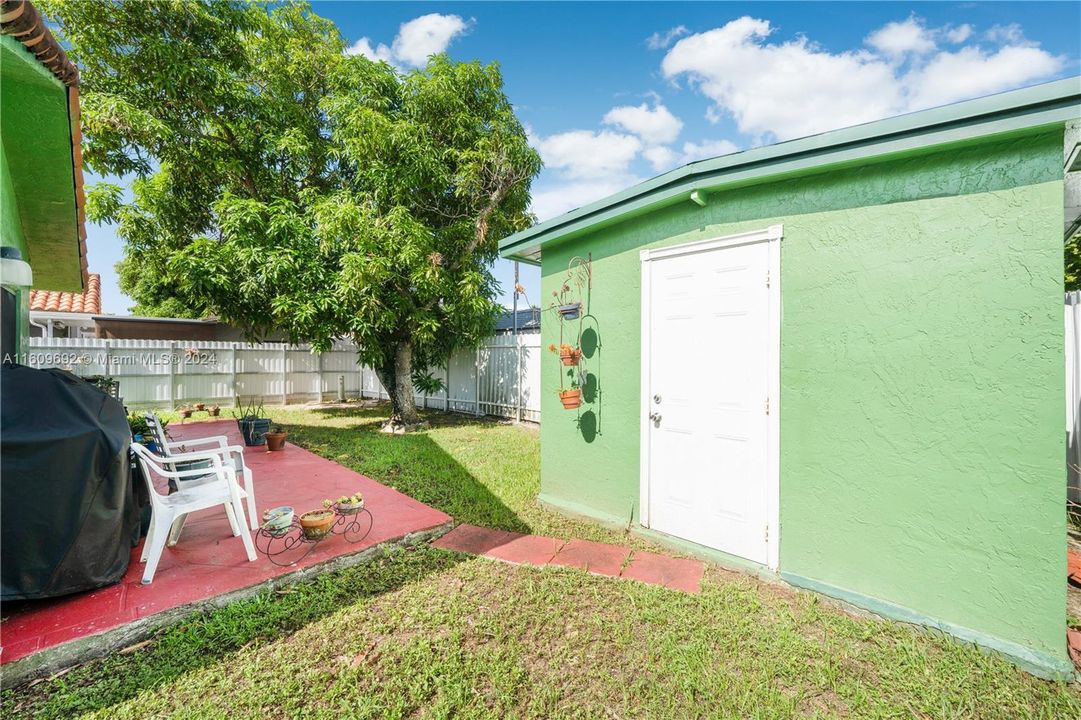 For Sale: $650,000 (3 beds, 2 baths, 1625 Square Feet)