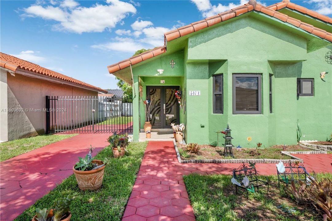 En Venta: $650,000 (3 camas, 2 baños, 1625 Pies cuadrados)