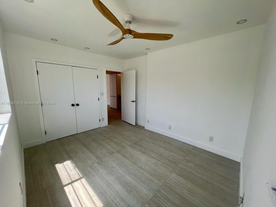 For Sale: $320,000 (1 beds, 1 baths, 601 Square Feet)