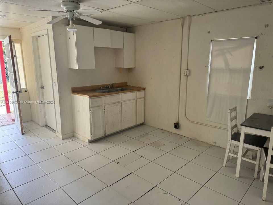 Recently Rented: $900 (0 beds, 1 baths, 300 Square Feet)