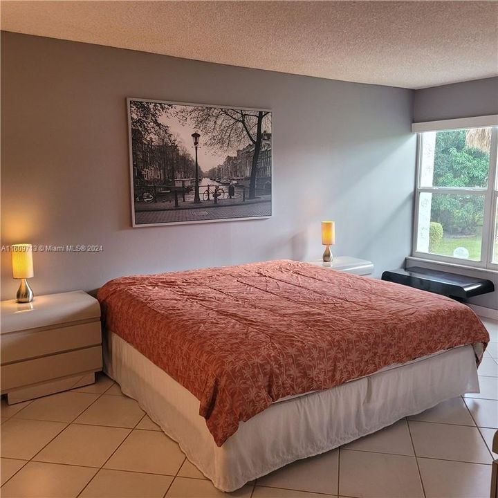 For Rent: $1,850 (1 beds, 1 baths, 726 Square Feet)