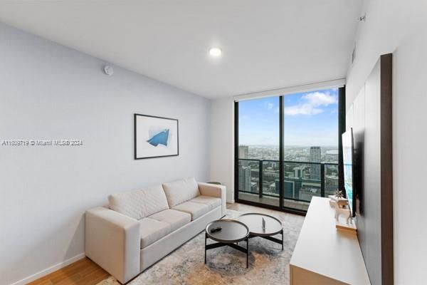 For Sale: $1,199,000 (1 beds, 1 baths, 626 Square Feet)