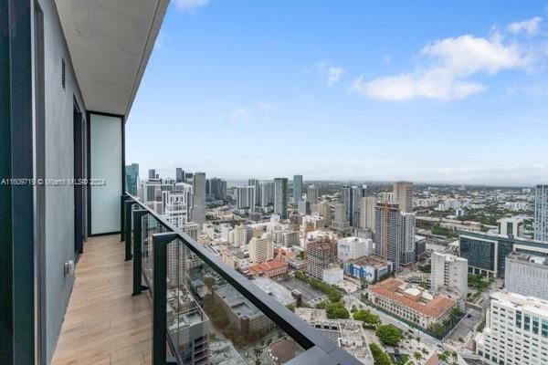 For Sale: $1,199,000 (1 beds, 1 baths, 626 Square Feet)