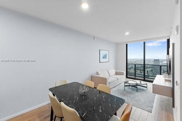 For Sale: $1,199,000 (1 beds, 1 baths, 626 Square Feet)