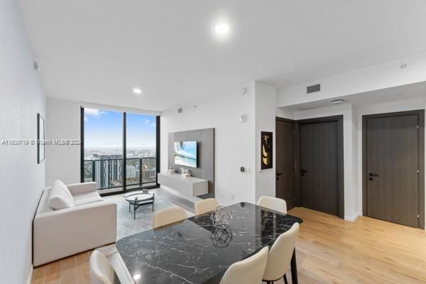 For Sale: $1,199,000 (1 beds, 1 baths, 626 Square Feet)