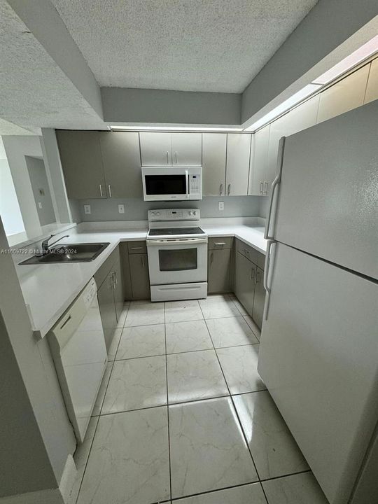 For Rent: $2,100 (2 beds, 2 baths, 1123 Square Feet)