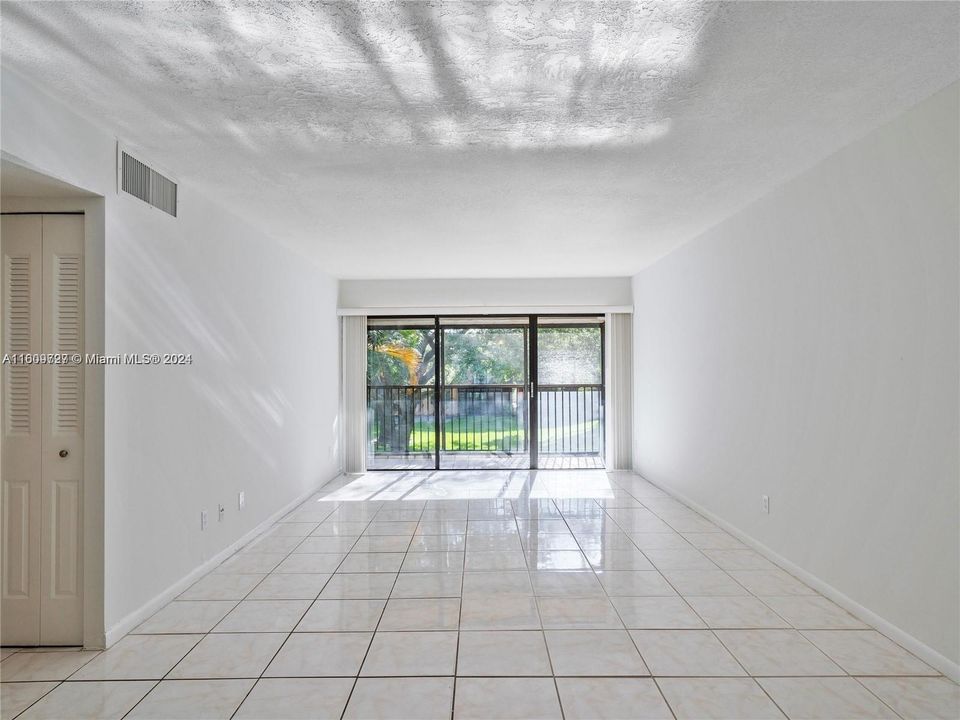 For Rent: $2,000 (2 beds, 2 baths, 858 Square Feet)