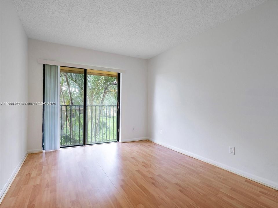 For Rent: $2,000 (2 beds, 2 baths, 858 Square Feet)