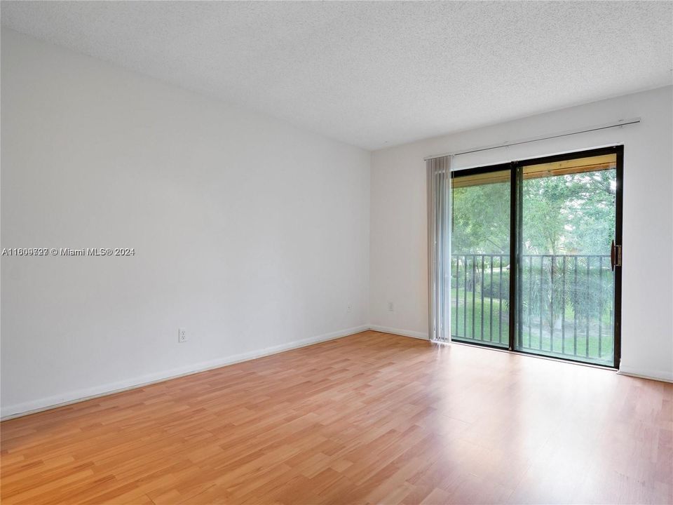 For Rent: $2,000 (2 beds, 2 baths, 858 Square Feet)