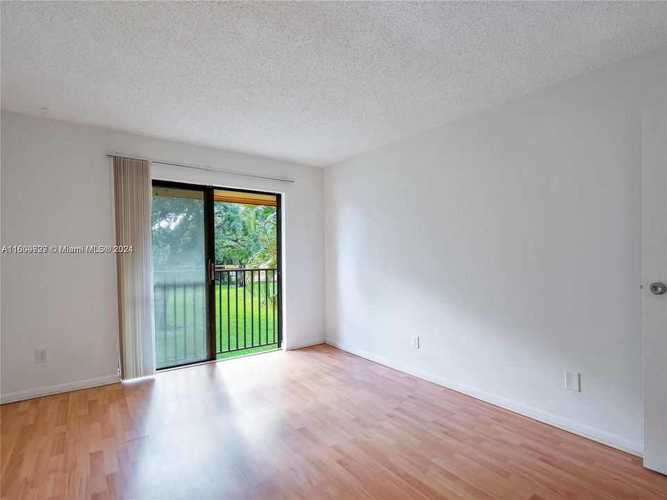 For Rent: $2,000 (2 beds, 2 baths, 858 Square Feet)