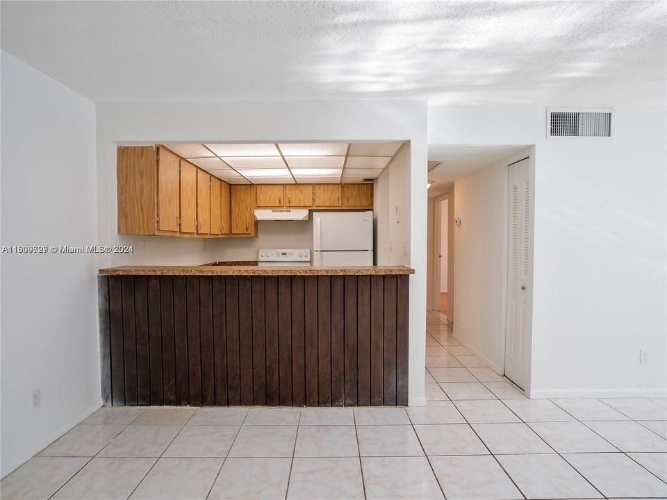 For Rent: $2,000 (2 beds, 2 baths, 858 Square Feet)