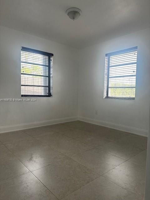 For Rent: $3,100 (3 beds, 1 baths, 1200 Square Feet)