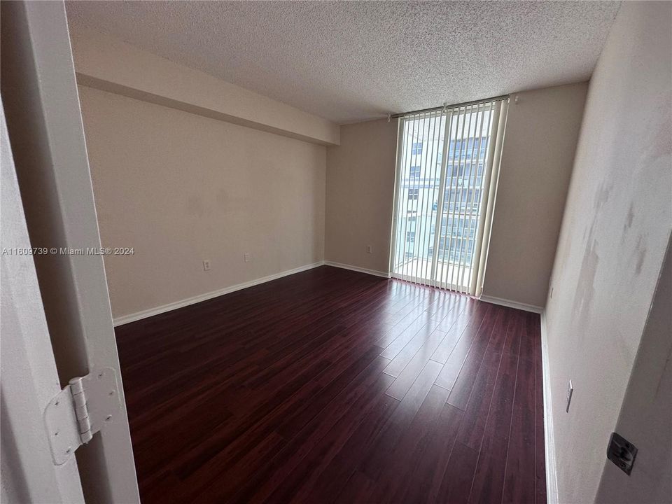 For Rent: $2,700 (2 beds, 2 baths, 922 Square Feet)