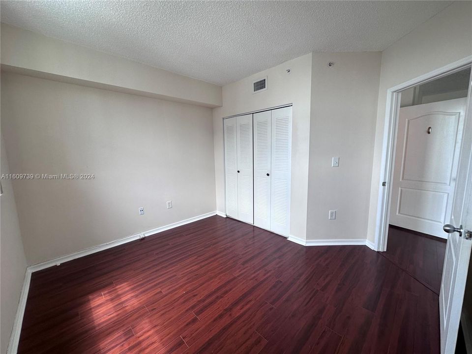 For Rent: $2,700 (2 beds, 2 baths, 922 Square Feet)