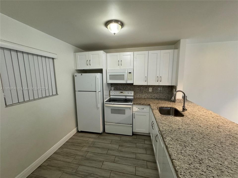 For Rent: $2,300 (2 beds, 1 baths, 804 Square Feet)