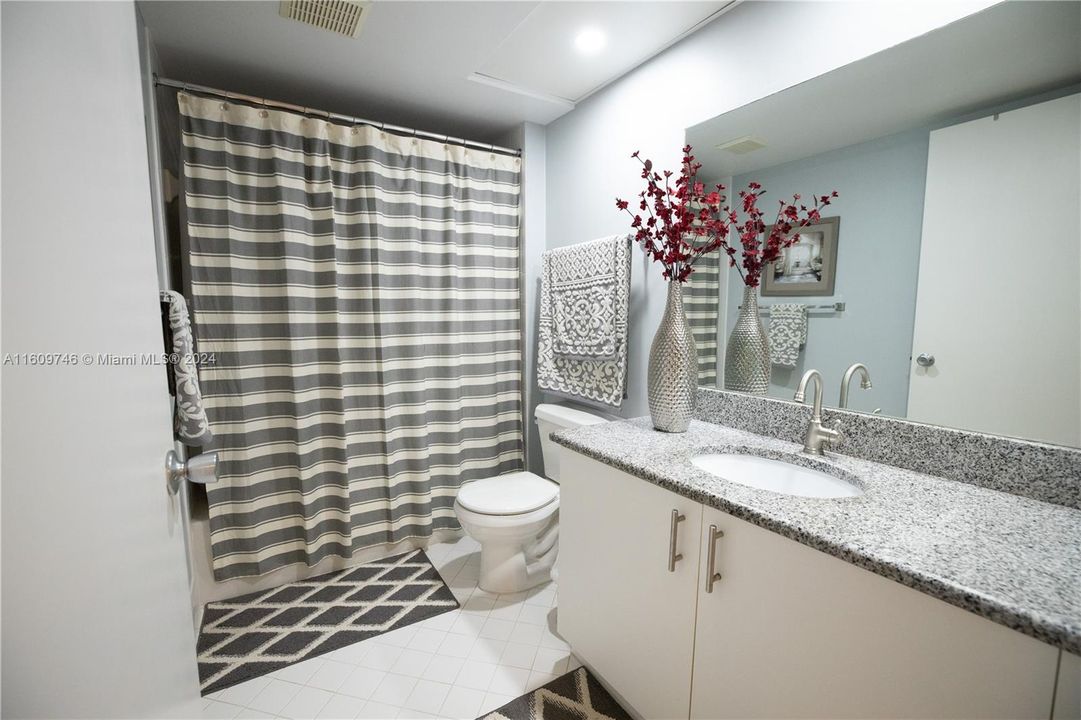 For Sale: $349,000 (2 beds, 2 baths, 1364 Square Feet)