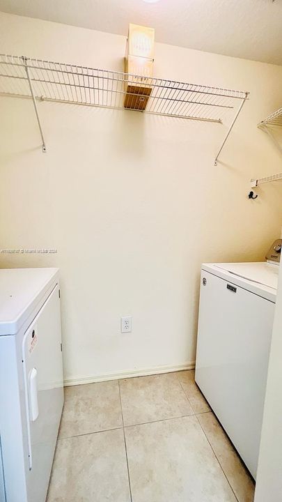 For Rent: $2,150 (1 beds, 1 baths, 765 Square Feet)