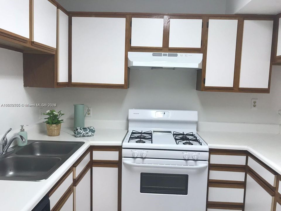 En Venta: $232,000 (1 camas, 1 baños, 693 Pies cuadrados)