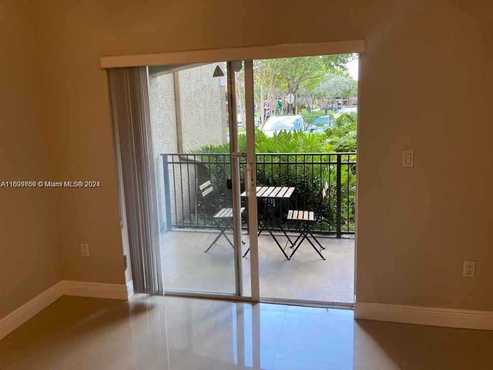 Active With Contract: $1,980 (1 beds, 1 baths, 713 Square Feet)