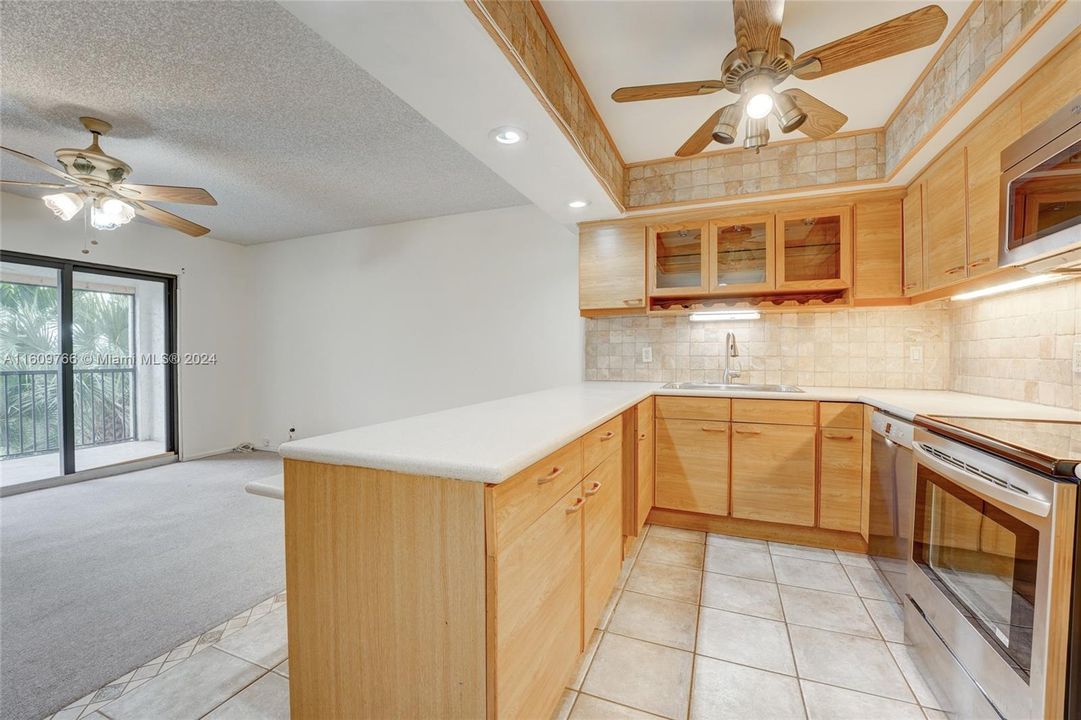 For Sale: $549,900 (2 beds, 2 baths, 1266 Square Feet)