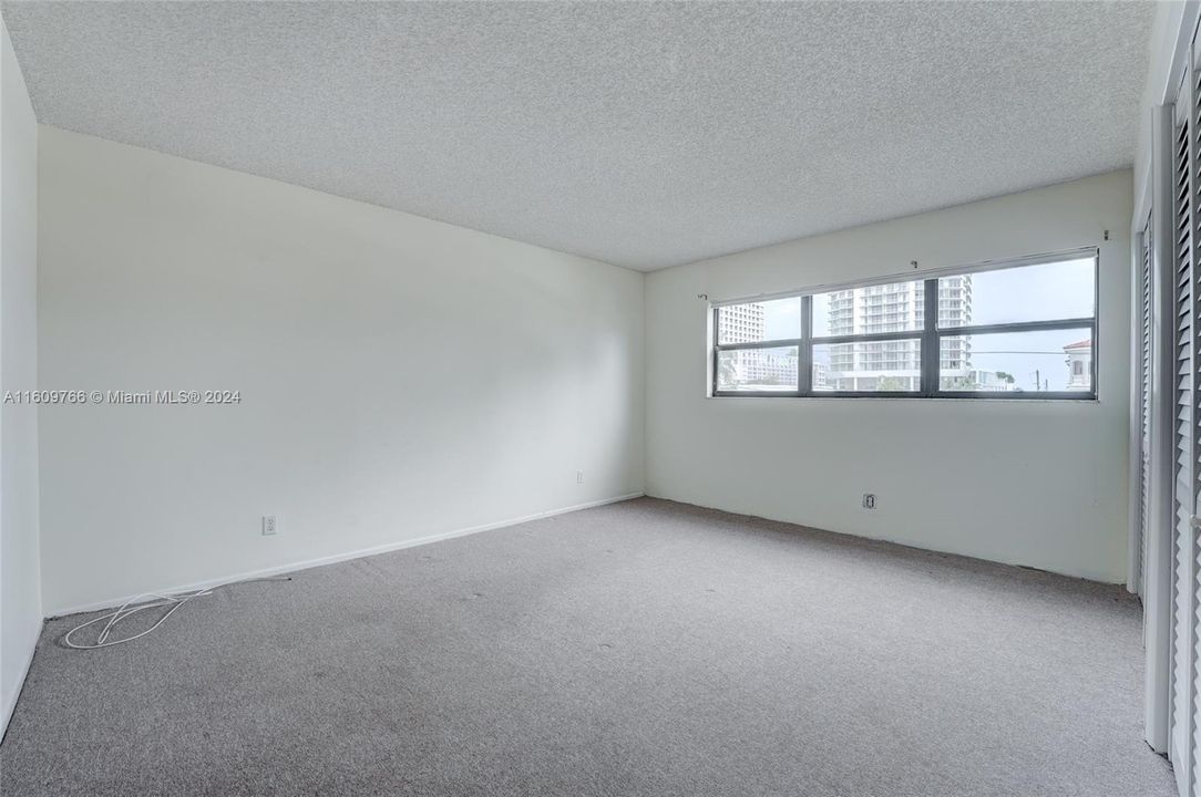 For Sale: $549,900 (2 beds, 2 baths, 1266 Square Feet)