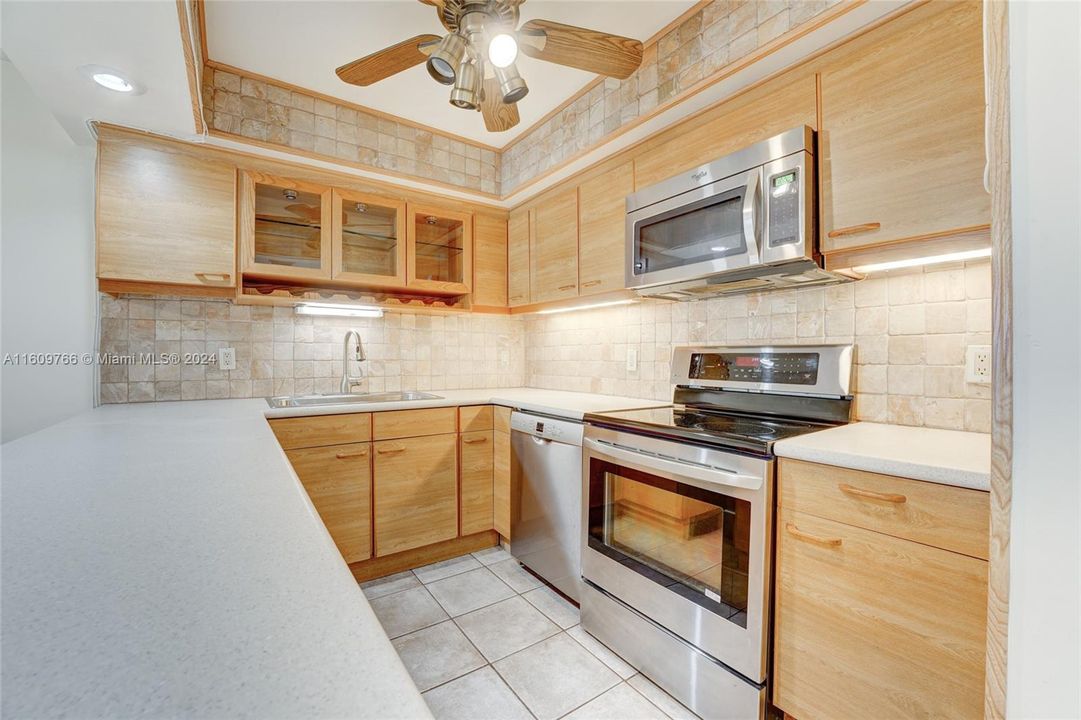 For Sale: $549,900 (2 beds, 2 baths, 1266 Square Feet)