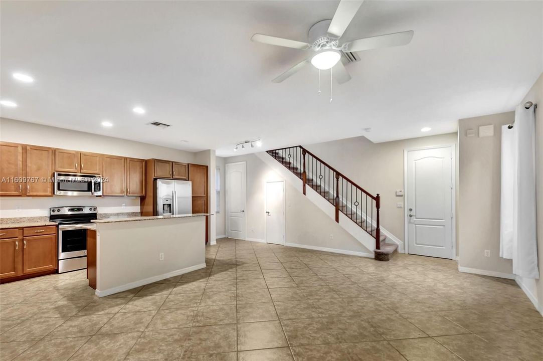 For Sale: $449,900 (3 beds, 2 baths, 1688 Square Feet)