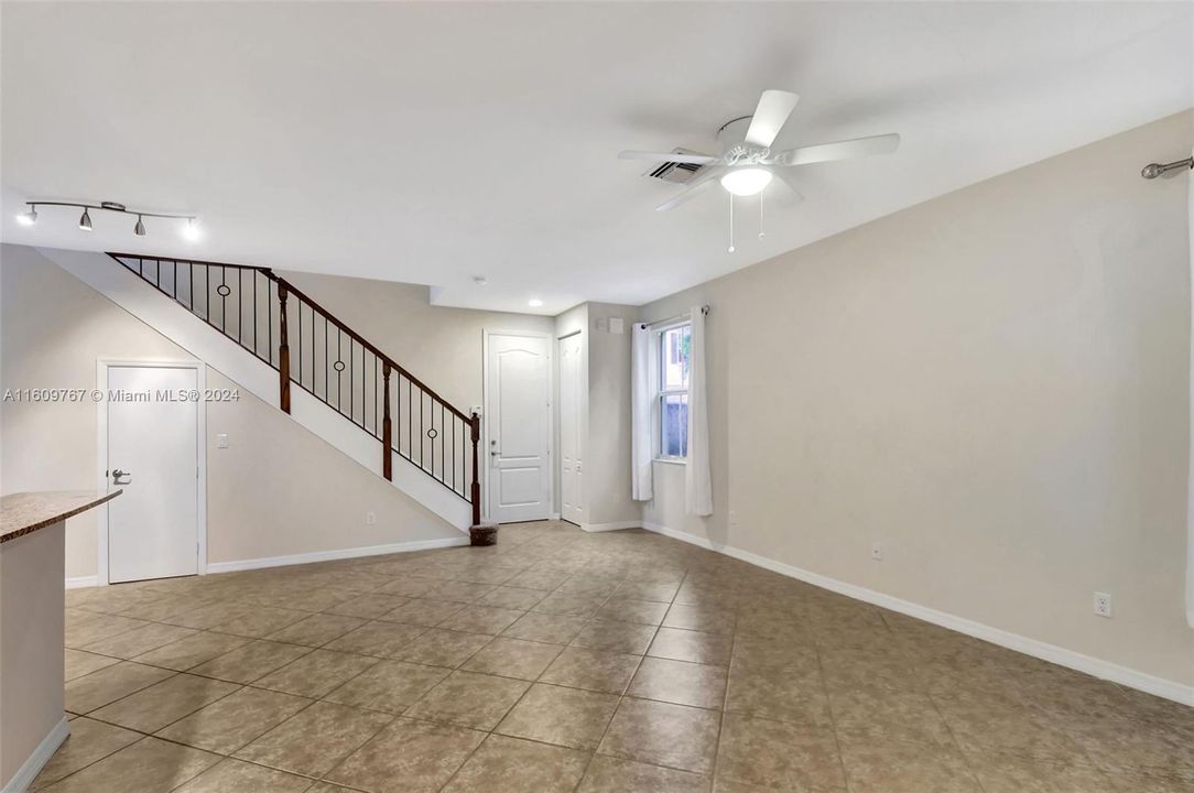 For Sale: $449,900 (3 beds, 2 baths, 1688 Square Feet)