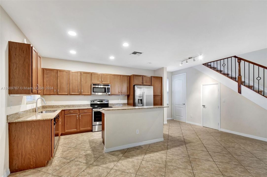 For Sale: $449,900 (3 beds, 2 baths, 1688 Square Feet)