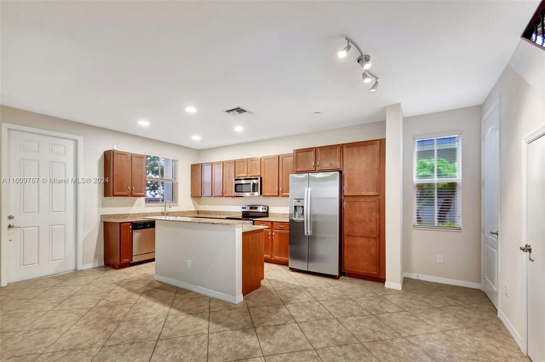 For Sale: $449,900 (3 beds, 2 baths, 1688 Square Feet)