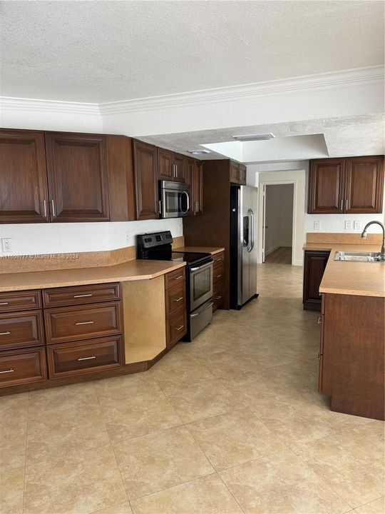 For Rent: $3,900 (3 beds, 2 baths, 1771 Square Feet)