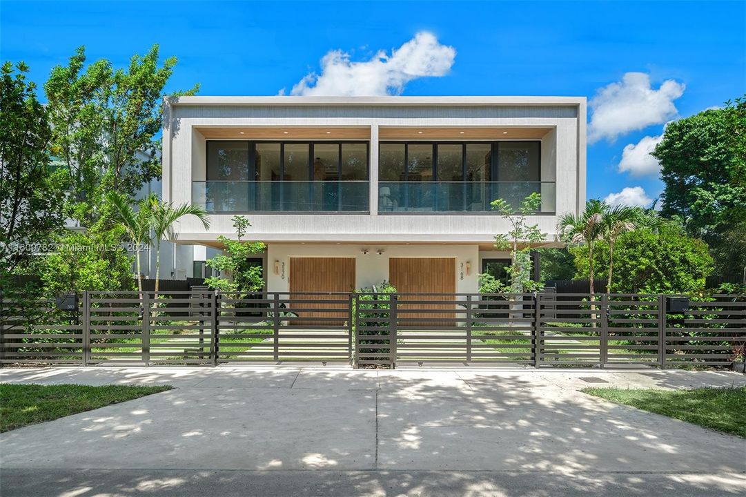 Active With Contract: $2,490,000 (4 beds, 3 baths, 2600 Square Feet)