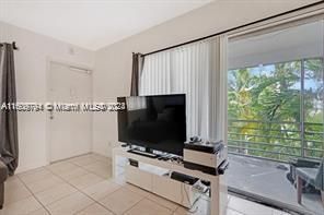 For Rent: $2,200 (2 beds, 2 baths, 930 Square Feet)