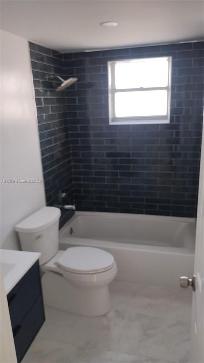 For Rent: $2,200 (2 beds, 2 baths, 930 Square Feet)