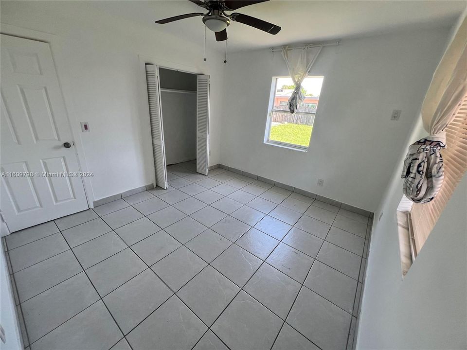 For Rent: $2,350 (2 beds, 1 baths, 985 Square Feet)