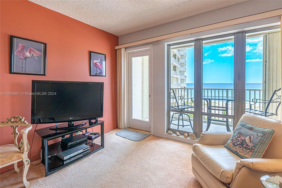 Active With Contract: $2,500 (1 beds, 1 baths, 760 Square Feet)